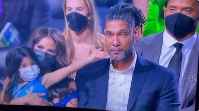 名人堂小女友抢眼，邓肯为何会放弃校花妻子和瓦妮莎走在一起？