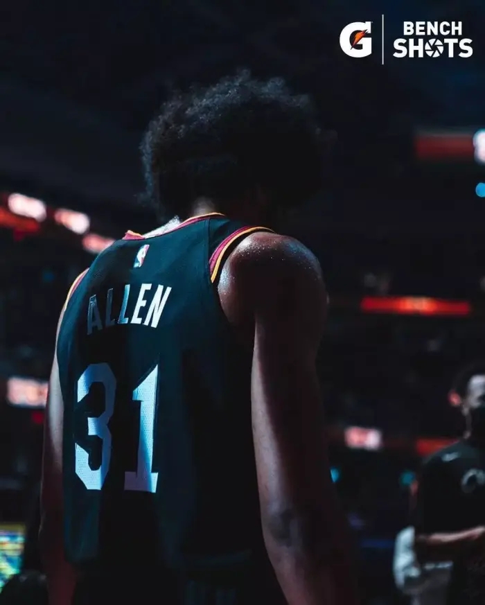 炸裂！5年1亿！NBA又一超级中锋！他来新球队半年就成老大