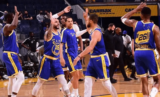 科尔赛后激情演讲！勇士背靠背掀翻西部第一第二，拒绝跌出前八