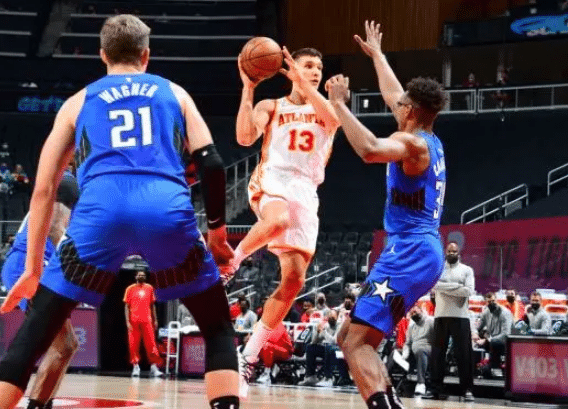 三分命中49.7％！库里的惊艳发挥，掩盖了这位“神级射手”的表现