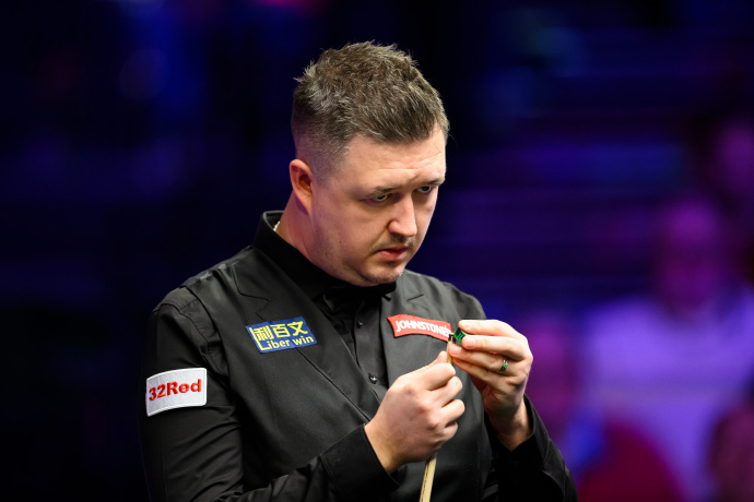 凯伦-威尔逊6-2轻取斯佳辉，两杆破百强势晋级斯诺克大师赛八强