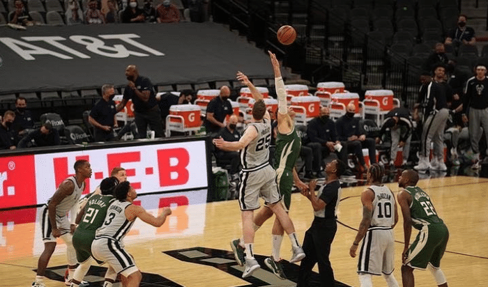 双喜临门！哈登复出+雄鹿遇冷，篮网有望锁定第二冲击队史首冠